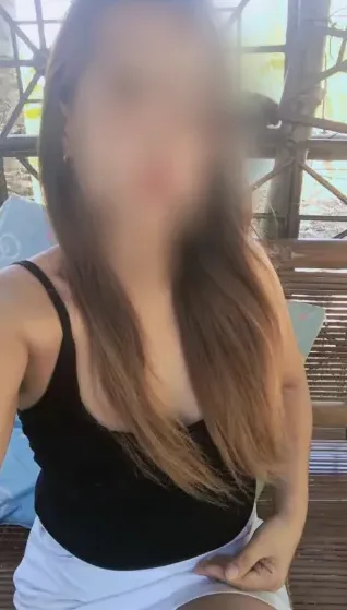 Andrea, 32