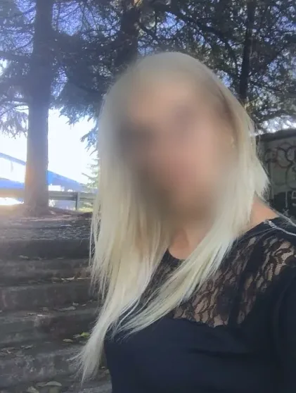 Julia, 32