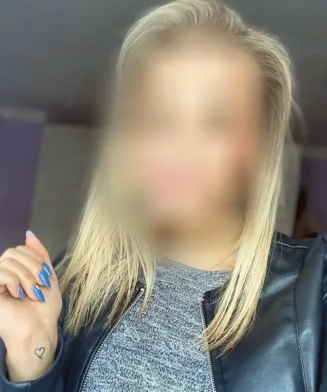 Lara, 21