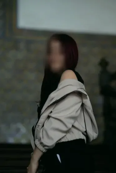 Laura, 26