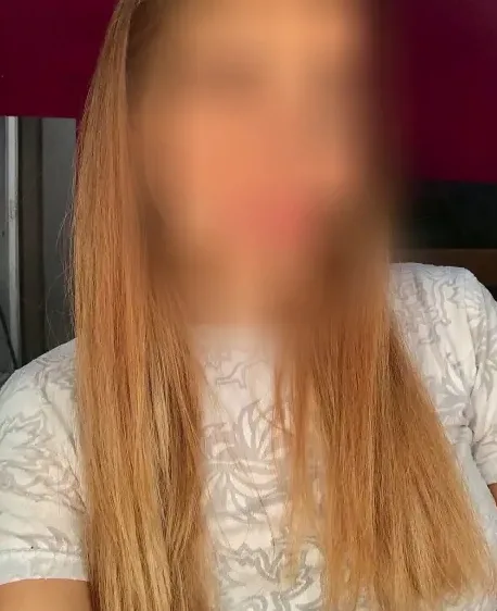 Neele, 24