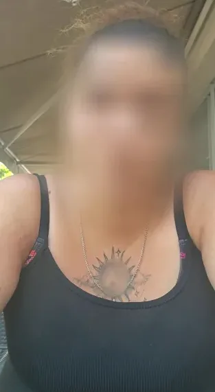 Saskia, 37